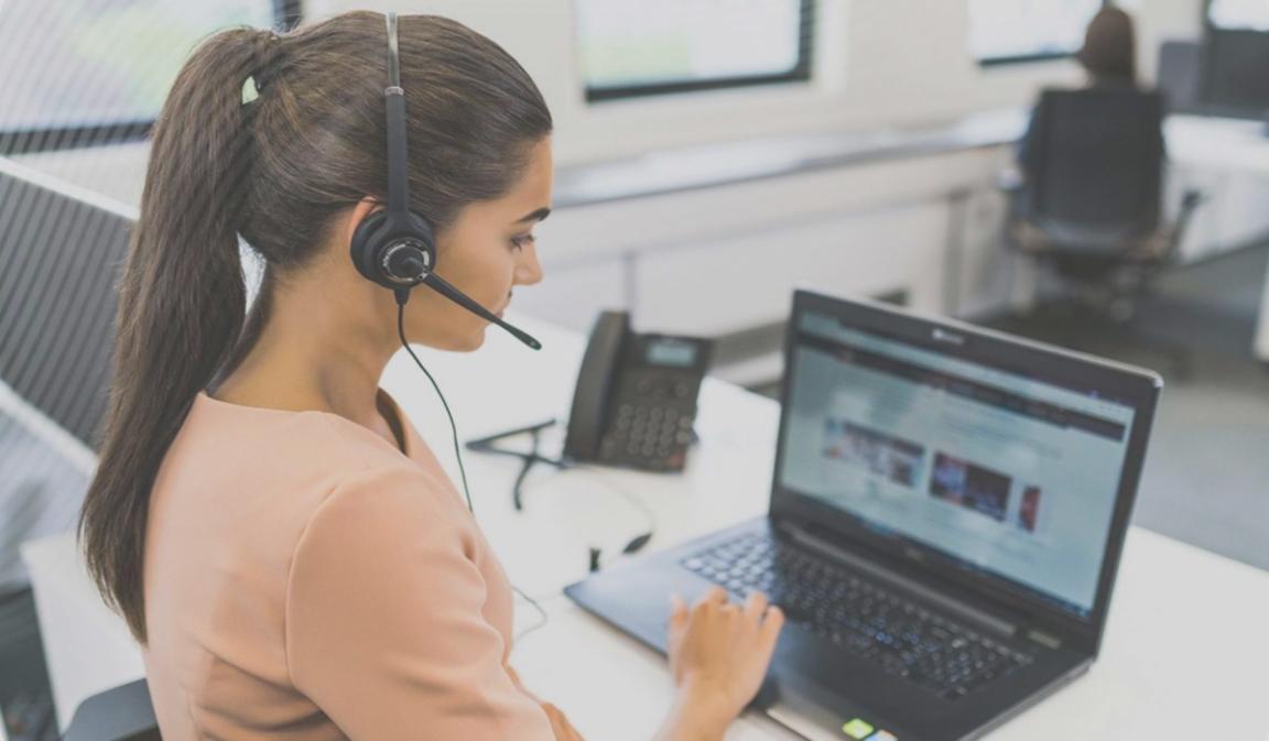 Studenten arbeiten an Projekten im Workshop